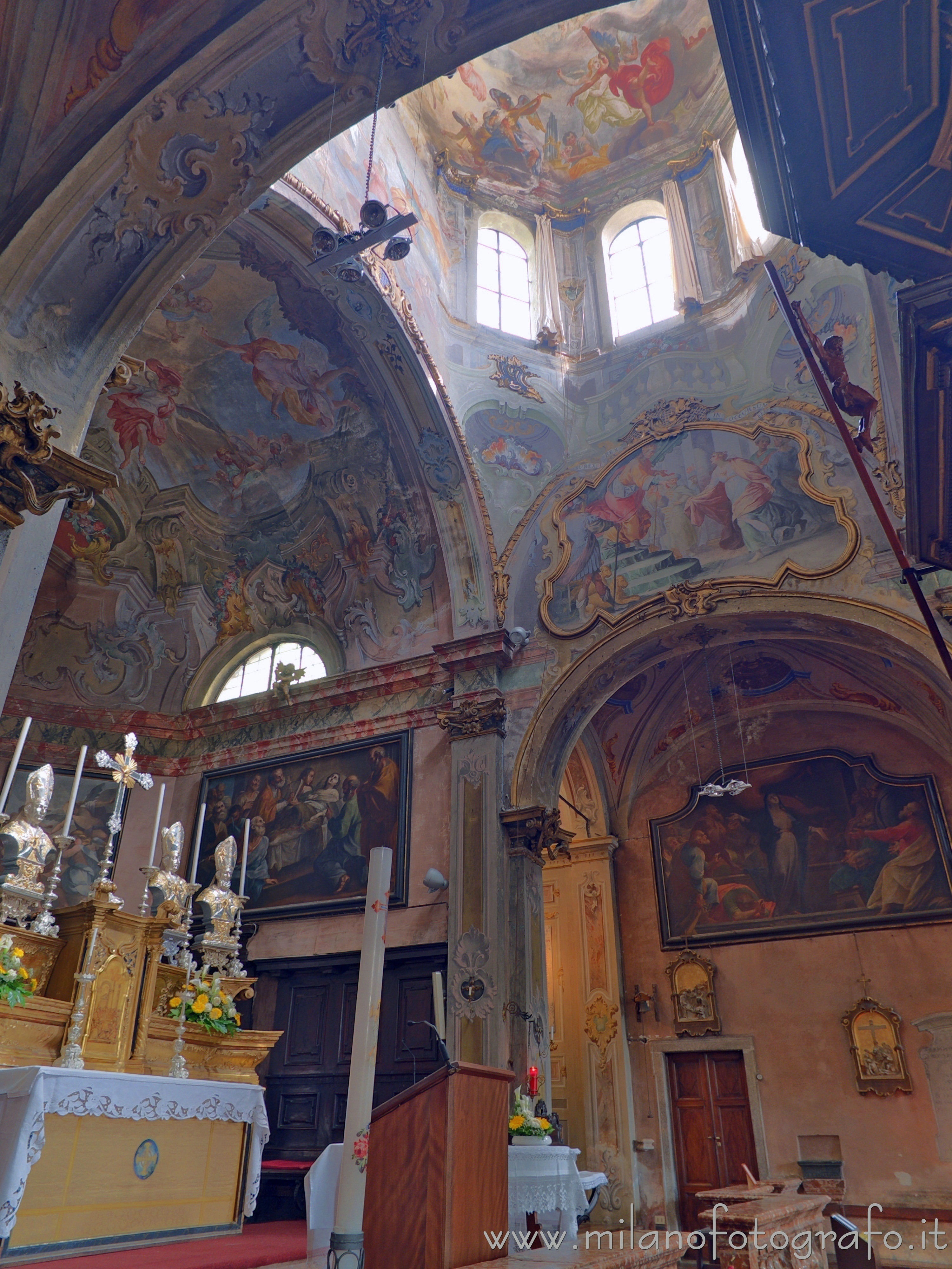Orta San Giulio (Novara, Italy) - Glimpse of the interior of the Church of Santa Maria Assunta - Full resolution picture